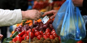 Φθηνότερο φέτος κατά 8% περίπου το πασχαλινό τραπέζι