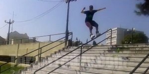 Νεαρός χάρισε θέαμα στο κέντρο της Ξάνθης -Φόρεσε τα πατίνια του και επιχείρησε 