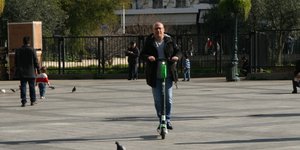 Τα ηλεκτρικά πατίνια της Lime/φωτογραφία: ΑΠΕ-ΜΠΕ