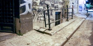 Περπατούσε την Πατησίων και του έπεσε μάρμαρο στο κεφάλι -Φωτογραφία: Intimenews/ΚΑΠΑΝΤΑΗΣ ΔΗΜΗΤΡΗΣ