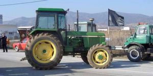 Ερωτας στα μπλόκα των αγροτών: Απίστευτο περιστατικό και σκηνές από ταινία στην 