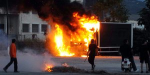 Δώδεκα προσαγωγές για τα χθεσινά επεισόδια στην Πάτρα