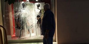 Πάτρα: Σπασμένες βιτρίνες στην πορεία μνήμης για τον Πάυλο Φύσσα/ Φωτογραφία: patrastimes