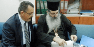 Ο Πειραιώς Σεραφείμ συνοδεία... Χρυσαυγιτών κατέθεσε μήνυση κατά του Corpus Chri