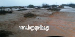Φωτογραφία από τον δρόμο Πέλλας-Χαλκηδόνας που έκλεισε χθες. Πηγή: logospellas.gr