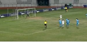 Επιθετικός εκτέλεσε πέναλτι με πάσα και απέτυχε παταγωδώς [βίντεο]