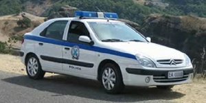 Ληστές πυροβόλησαν αστυνομικό και πήραν όμηρο ηλικιωμένο