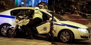 Αστυνομικοί με μηχανές και περιπολικό / Φωτογραφία: EUROKINISSI/ΓΙΩΡΓΟΣ ΚΟΝΤΑΡΙΝΗΣ