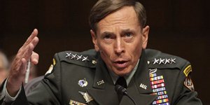 Ο διευθυντής της CIA παραιτήθηκε λόγω μιας... εξωσυζυγικής σχέσης