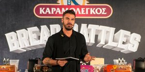 Ο Ακης Πετρετζίκης