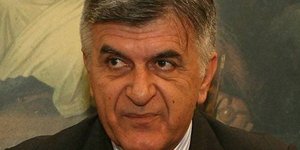 ΔΕΝ ΕΙΝΑΙ ΟΥΤΕ ΒΟΥΛΕΥΤΗΣ ΑΛΛΑ ΤΟΥ ΕΔΩΣΑΝ ΛΙΜΟΥΖΙΝΑ! Ένα VOLVO S60 «δωράκι» για