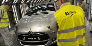 Απότομο φρενάρισμα από την Moody's στην Peugeot - Citroen