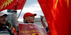 Δεύτερο δημοψήφισμα για τις Πρέσπες εξετάζει η Βουλή της ΠΓΔΜ (Φωτογραφία: AP Photo/Boris Grdanoski)