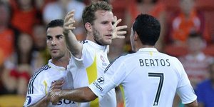 Εκπληκτικό γκολ επιθετικού με σουτ από τα 30 μέτρα [βίντεο]