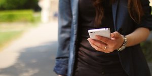 Χρήση κινητού τηλεφώνου/Φωτογραφία: Pixabay