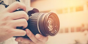 Φωτογραφική μηχανή/ Φωτογραφία shutterstock