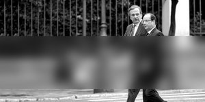Μια ομολογουμένως πλαστή φωτογραφία από την επίσκεψη Ολάντ που κάνει... θραύση