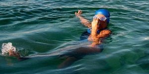 Η 64χρονη που έγραψε ιστορία – Η Ντιάνα Ντιάντ έφτασε κολυμπώντας από την Κούβα
