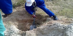 ΣΟΚ: Σκότωσε τον πατέρα του και τον έθαψε στο κήπο του σπιτιού του.
