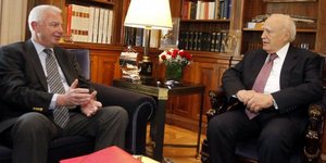 Ο Κάρολος Παπούλιας θα βραβεύσει τον Παναγιώτη Πικραμμένο