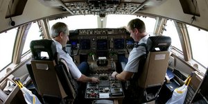 Κι όμως οι πιλότοι παραδέχονται ότι κοιμούνται κατά τη διάρκεια της πτήσης