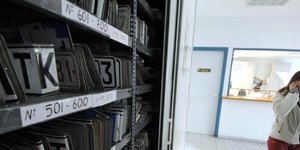 Αρχισε η επιστροφή πινακίδων