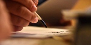 Επαναπροσδιορίζουμε τη σχέση μας με το χειρόγραφο