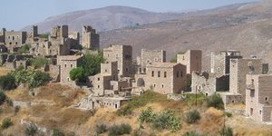 Θρίλερ με το πτώμα σε πύργο της Μάνης - Το σφράγισμα θα δείξει αν πρόκειται για