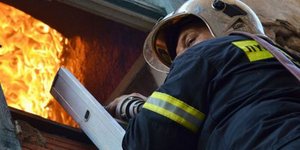 Παραλίγο τραγωδία στη Νέα Φιλαδέλφεια - Τελευταία στιγμή απεγκλώβισαν έγκυο απο