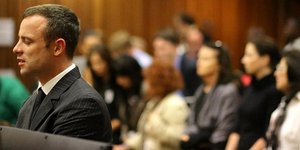 O Πιστόριους δεν άντεξε την κατάθεση του ιατροδικαστή -Εκανε εμετό μέσα στο δικα