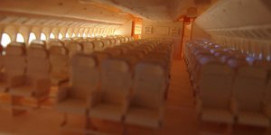 Αυτό είναι το πιο εντυπωσιακό χάρτινο αεροπλάνο στον κόσμο -Χρειάστηκαν 10.000 ώ