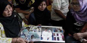 O πλανήτης κλαίει για τις 239 ψυχές που χάθηκαν με το εξαφανισμένο Boeing [εικόν