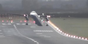 Τρόμο στον αέρα έζησαν οι επιβάτες του ελικοφόρου αεροσκάφους στο Νιουκάσλ (Φωτογραφία 