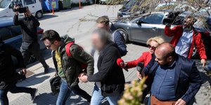 Συλληφθέντας του κυκλώματος/ Φωτογραφία: Ιntime News