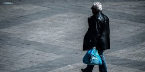 Με χρέωση από την 1η Ιανουαρίου οι πλαστικές σακούλες / Intimenews: ΧΑΛΚΙΟΠΟΥΛΟΣ ΝΙΚΟΣ