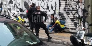 Επίθεση με μαχαίρι στην πλατεία Θεάτρου