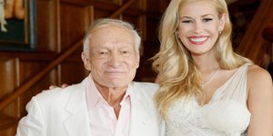 Αυτή είναι η καυτή Playmate 2014: Στέφθηκε την Τετάρτη σε εκδήλωση στη βίλα του