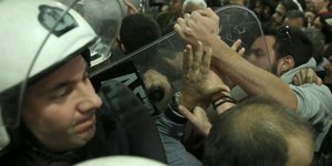 Από αναβολή σε αναβολή οι πλειστηριασμοί -Τι λένε οι συμβολαιογράφοι /Φωτογραφία: Intime News