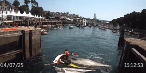 Καπετάνιοι για κλάματα: Κατάφεραν να ρίξουν ιστιοπλοϊκό σε γέφυρα [βίντεο]