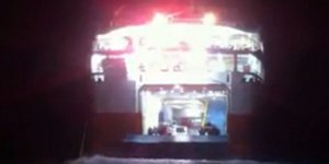 Μάχη με την άγρια θάλασσα στη Σίκινο -Υπερπροσπάθεια του καπετάνιου για να δέσει