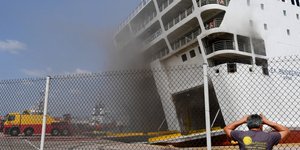 Ακόμη καίει η φωτιά στο πλοίο Βενιζέλος /Φωτογραφία: Intime News/ΒΑΡΑΚΛΑΣ ΜΙΧΑΛΗΣ 