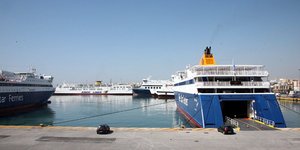 Η ΠΝΟ «έδεσε» τα πλοία στα λιμάνια