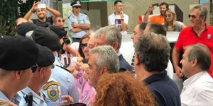 Ενταση στην πορεία της ΠΟΕΔΗΝ/ Φωτογραφία: seleo