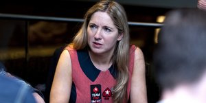 Μία γυναίκα έχει βάλει τα... γυαλιά στους άνδρες στα τραπέζια του πόκερ -Δύο φορ