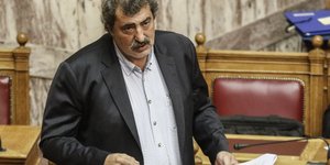 Ο κ. Πολάκης επιτέθηκε στον πρόεδρο της ΠΟΕΔΗΝ (Φωτογραφία: EUROKINISSI/ΓΙΩΡΓΟΣ ΚΟΝΤΑΡΙΝΗΣ)