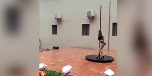 Έξαλλοι οι γονείς με την επιλογή του προγράμματος. Φωτογραφία: YouTube