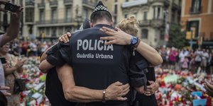 Φωτογραφία: Ενισχύεται η αστυνόμευση στην Ισπανία μετά τις τρομοκρατικές επιθέσεις/ΑΡ