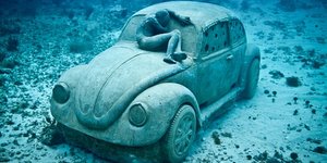 Εκθεση γλυπτών στο... βυθό του Ατλαντικού [βίντεο & εικόνες]