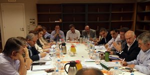 Νωρίτερα η εκλογή νέου προέδρου αλλά μόνο από τη βάση