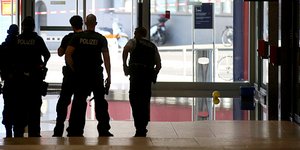 Οι πέντε αστυνομικοί τέθηκαν σε διαθεσιμότητα (Φωτογραφία αρχείου: ΑΡ/Oliver Berg/dpa)